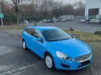 Gebraucht Volvo V60 Momentum 136 PS (100 kW) 2012 Blau Kombi
