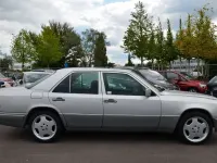 Brugt Mercedes E280 193 HK (141 kW) 1993 Sølv Sedan