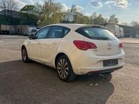 Second-hand Opel Astra Active 101 CP (74 kW) 2013 Alb Berlinǎ