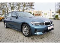 Używany BMW 330e Sport Line 252 KM (185 kW) 2020 Niebieski Kombi
