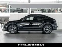 Second-hand Porsche Macan 4 Electric 300 kW (408 CP) 2025 Negru SUV