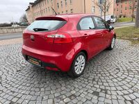 Gebraucht Kia Rio Edition 7 86 PS (63 kW) 2013 Rot Kleinwagen