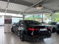 Gebraucht Mercedes 220 AMG line 200 PS (147 kW) 2022 Schwarz Limousine