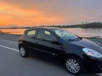 Używany Renault Clio II Expression 75 KM (55 kW) 2011 Czarny Sedan/Limuzyna