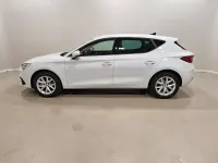 Używany Seat Leon Style 131 KM (96 kW) 2022 Biały Sedan/Limuzyna