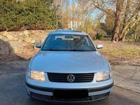 Gebraucht VW Passat 115 PS (84 kW) 1998 Grau Limousine