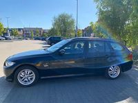 Gebraucht BMW 318 143 PS (105 kW) 2012 Schwarz Kombi