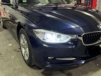 Gebraucht BMW 318 Luxury Line 143 PS (105 kW) 2014 Blau Kombi