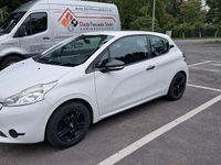 Gebraucht Peugeot 208 68 PS (50 kW) 2013 Weiß Kleinwagen