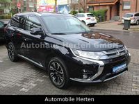 Gebraucht Mitsubishi Outlander P-HEV Top 203 PS (149 kW) 2017 Pantherschwarz (p) SUV