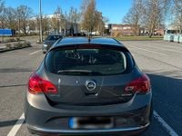 Usata Opel Astra 101 CV (74 kW) 2013 Andere farben Berlina