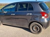 Gebraucht Toyota Yaris 99 PS (72 kW) 2011 Grau Kleinwagen