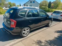 Używany Kia Carens 128 KM (94 kW) 2012 Czarny Minivan
