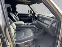 Gebraucht Land Rover Defender 300 PS (220 kW) 2024 Silicon silver SUV