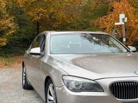 Gebraucht BMW 740 306 PS (225 kW) 2011 Gold Limousine