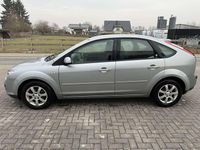 Gebraucht Ford Focus Ghia 116 PS (85 kW) 2005 Silber Limousine