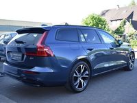 Gebraucht Volvo V60 197 PS (144 kW) 2023 Denim blue / metallic Kombi