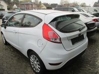 Gebraucht Ford Fiesta Trend 97 PS (71 kW) 2017 Weiß Limousine