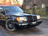 Gebraucht Mercedes E400 379 PS (278 kW) 1993 Schwarz metallic Limousine