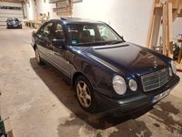 Gebraucht Mercedes E240 Elegance 170 PS (125 kW) 1998 Blau Limousine