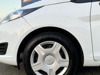 Gebraucht Ford Fiesta Trend 60 PS (44 kW) 2014 Weiß Kleinwagen