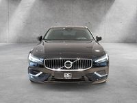 Gebraucht Volvo V60 Core 398 PS (292 kW) 2024 Onyx schwarz Kombi