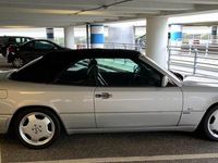 Używany Mercedes E220 Edition 150 KM (110 kW) 1997 Srebrny Kabriolet