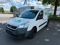Gebraucht Peugeot Partner Premium 75 PS (55 kW) 2018 Weiß Van / Kleinbus