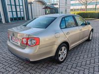 Gebraucht VW Jetta Comfortline 102 PS (75 kW) 2006 Gold Limousine