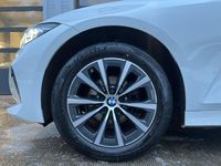 Gebraucht BMW 318 Shadowline 156 PS (114 kW) 2022 Weiß Limousine