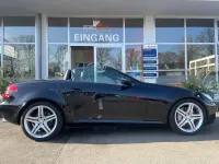 Gebraucht Mercedes SLK200 184 PS (135 kW) 2010 Obsidianschwarz Cabrio