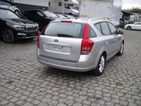 Gebraucht Kia Ceed 109 PS (80 kW) 2010 Silber Kleinwagen