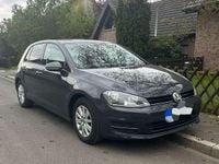 Usado VW Golf VII Trendline 105 HP (77 kW) 2014 Cinzento Sedan