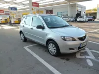 Używany Mazda 2 Comfort 75 KM (55 kW) 2005 Srebrny Hatchback