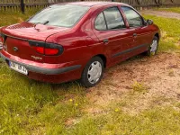 Używany Renault Mégane 75 KM (55 kW) 1998 Czerwony Sedan/Limuzyna