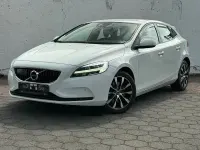 Gebraucht Volvo V40 Momentum 150 PS (110 kW) 2019 Weiß Kleinwagen