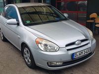Gebraucht Hyundai Accent 97 PS (71 kW) 2007 Silber Limousine