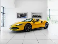 Nouă Ferrari 296 2025 Galben Cabrio