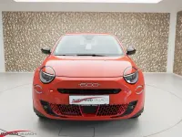 Neu Fiat 600 101 PS (74 kW) 2025 Orange SUV