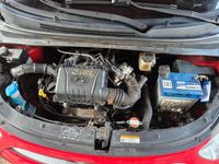 Gebraucht Hyundai i10 Edition 69 PS (50 kW) 2012 Rot Kleinwagen