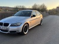 Gebraucht BMW 320 163 PS (119 kW) 2010 Silber Limousine