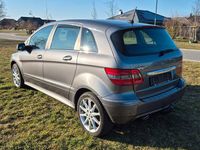 Gebraucht Mercedes B200 136 PS (100 kW) 2011 Grau Van / Kleinbus