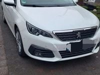 Gebraucht Peugeot 308 Allure 131 PS (96 kW) 2018 Weiß Kombi
