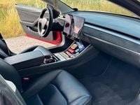 Second-hand Tesla Model 3 258 kW (351 CP) 2020 Roșu Berlinǎ