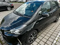 Gebraucht Toyota Yaris Hybrid Team 101 PS (74 kW) 2018 Schwarz Kleinwagen