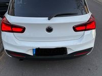Gebraucht BMW 118 Shadowline 136 PS (100 kW) 2018 Weiß Kleinwagen