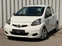 Gebraucht Toyota Aygo Basis 68 PS (50 kW) 2010 Weiß Kleinwagen