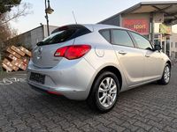 Gebraucht Opel Astra Selection 120 PS (88 kW) 2015 Silber Limousine
