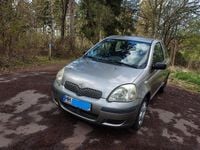 Gebraucht Toyota Yaris 68 PS (50 kW) 2004 Silber Kleinwagen