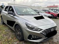 Gebraucht Hyundai i30 Edition 30 120 PS (88 kW) 2022 Shimmering silver / met Limousine